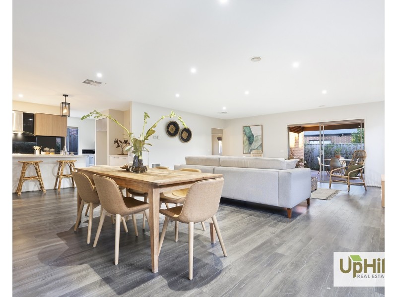 10 Grande Belmond Avenue, Clyde VIC 3978