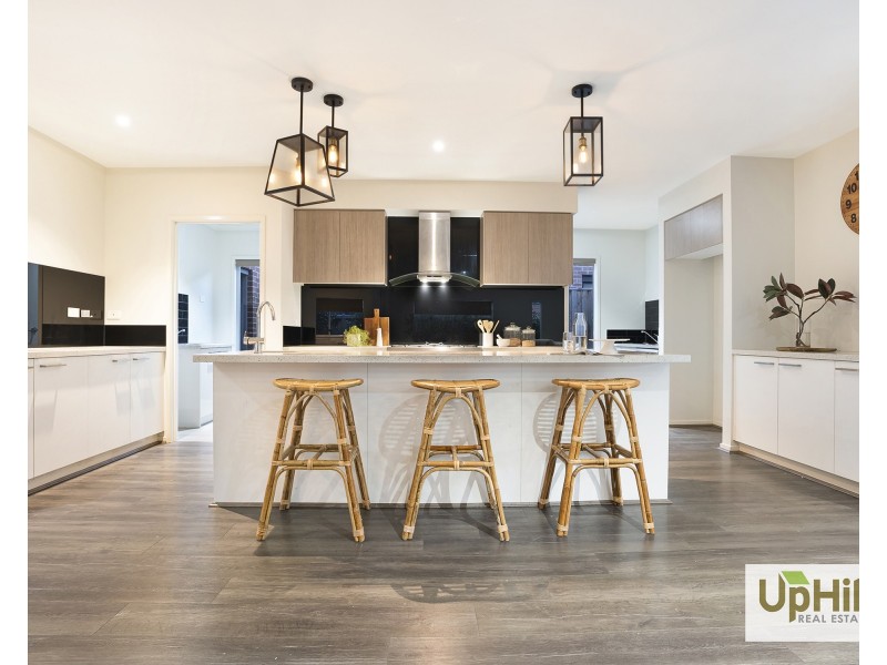 10 Grande Belmond Avenue, Clyde VIC 3978