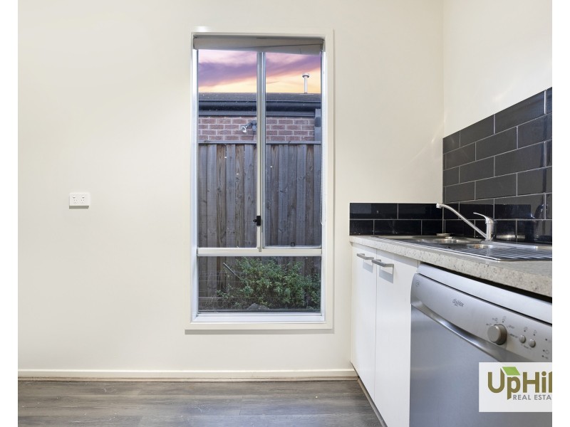 10 Grande Belmond Avenue, Clyde VIC 3978