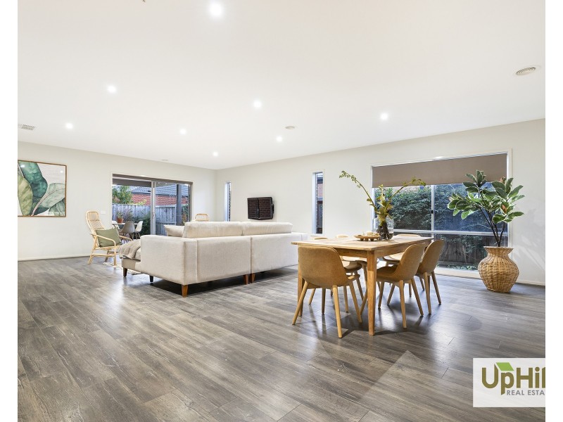 10 Grande Belmond Avenue, Clyde VIC 3978