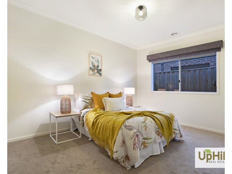 10 Grande Belmond Avenue, Clyde VIC 3978