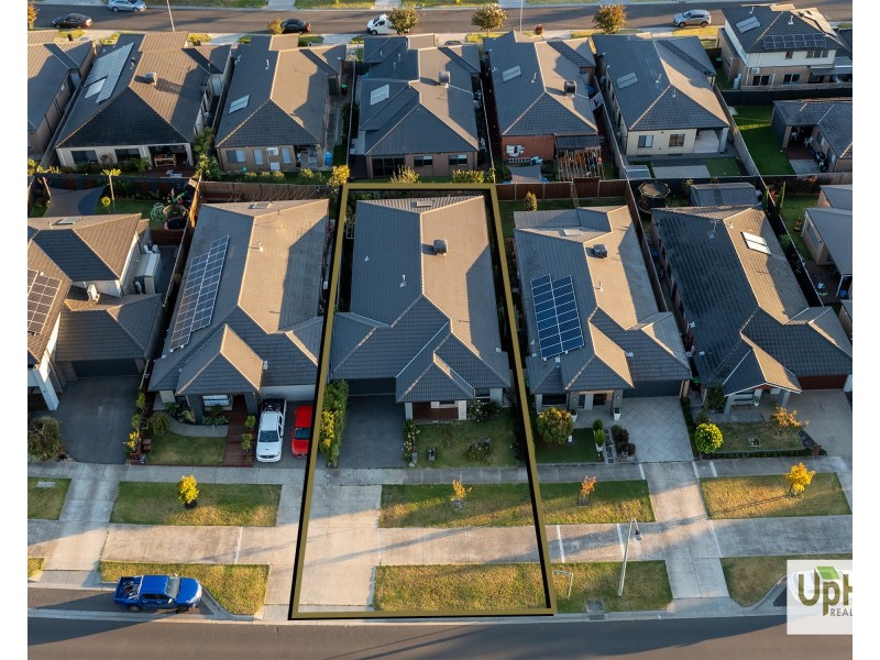 10 Grande Belmond Avenue, Clyde VIC 3978