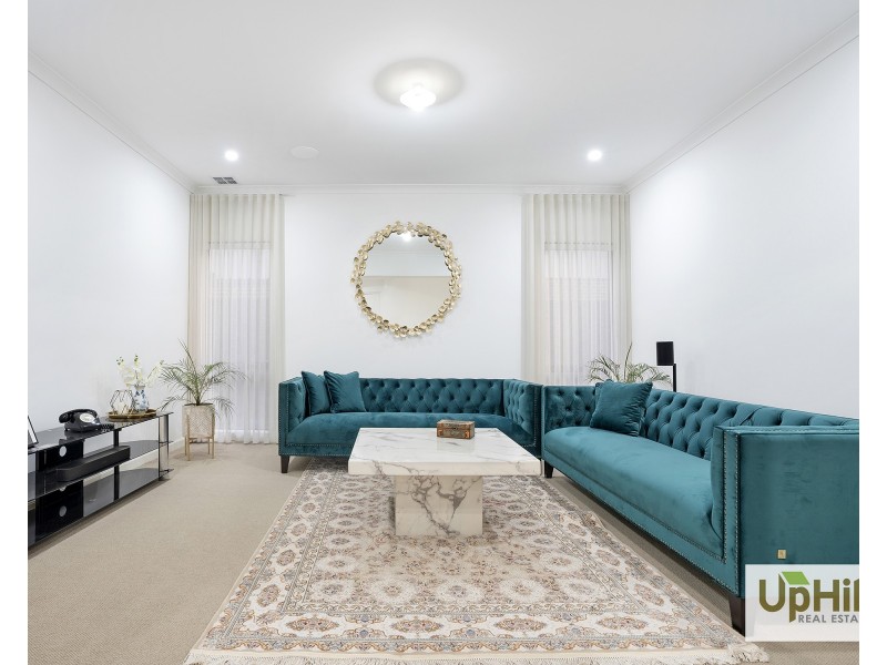 29 Orana Boulevard, Clyde North VIC 3978