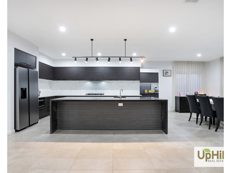 29 Orana Boulevard, Clyde North VIC 3978