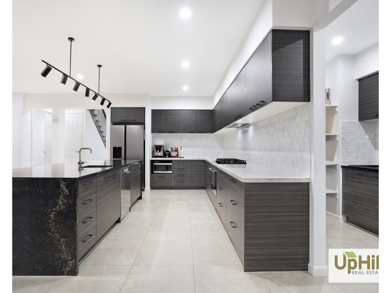 29 Orana Boulevard, Clyde North VIC 3978