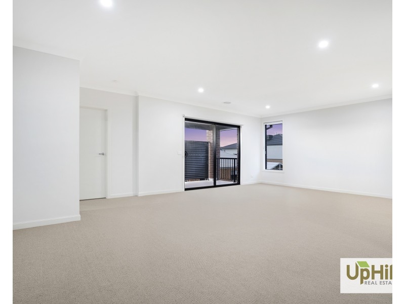 29 Orana Boulevard, Clyde North VIC 3978