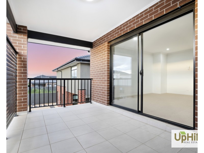 29 Orana Boulevard, Clyde North VIC 3978