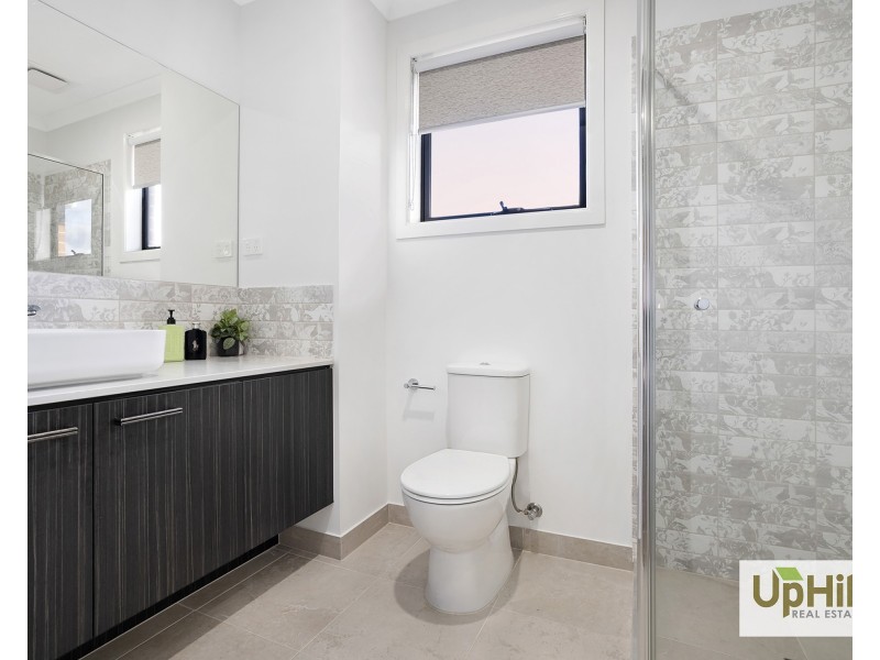 29 Orana Boulevard, Clyde North VIC 3978