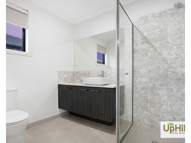 29 Orana Boulevard, Clyde North VIC 3978