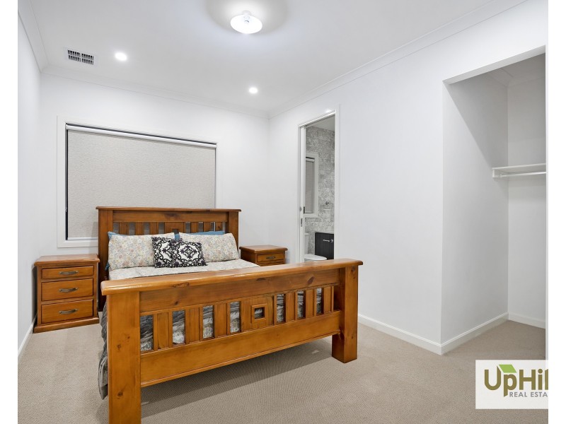 29 Orana Boulevard, Clyde North VIC 3978