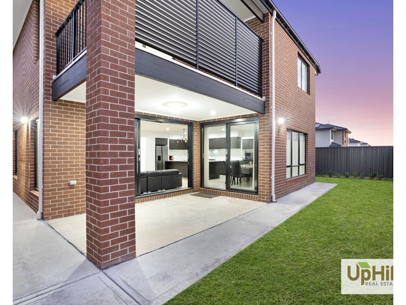 29 Orana Boulevard, Clyde North VIC 3978