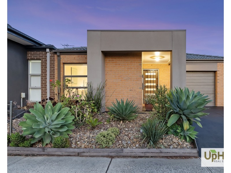 14 Pleven Rise, Clyde North VIC 3978