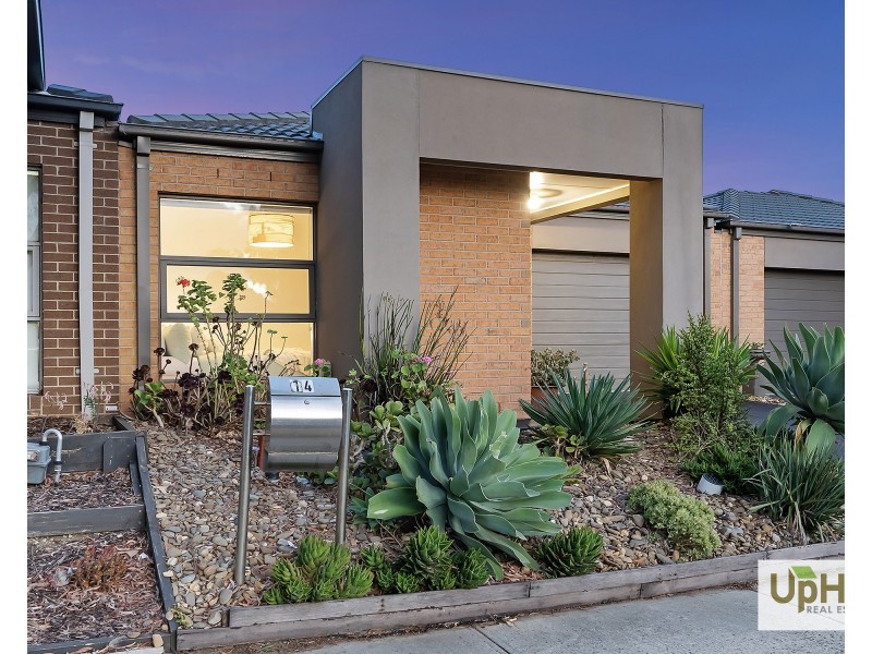 14 Pleven Rise, Clyde North VIC 3978