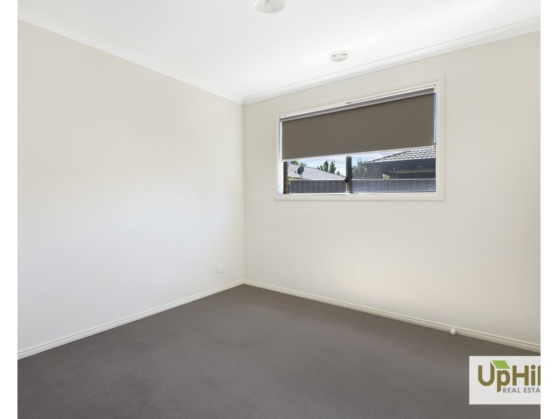 33 Belmont Crescent, Pakenham VIC 3810