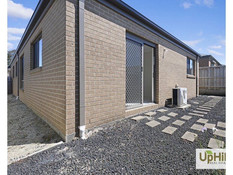 33 Belmont Crescent, Pakenham VIC 3810