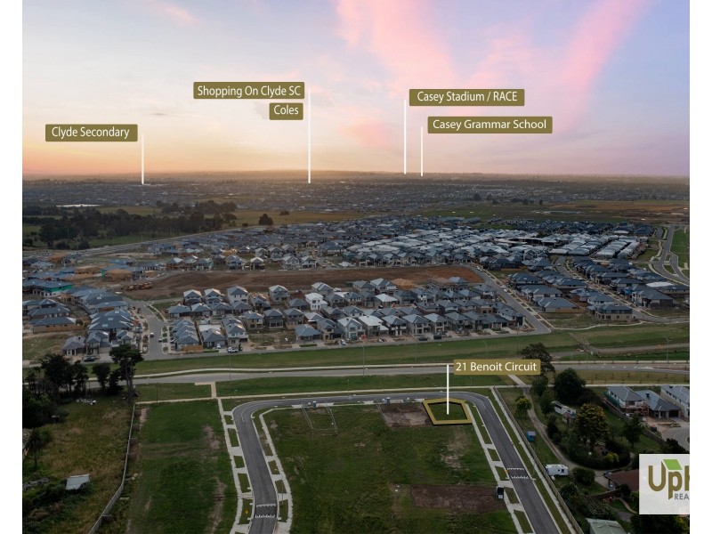 21 Benoit Circuit, Clyde North VIC 3978