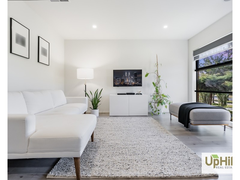 266 Heather Grove, Clyde North VIC 3978