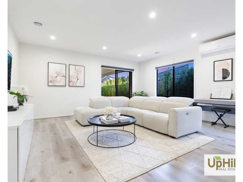 266 Heather Grove, Clyde North VIC 3978