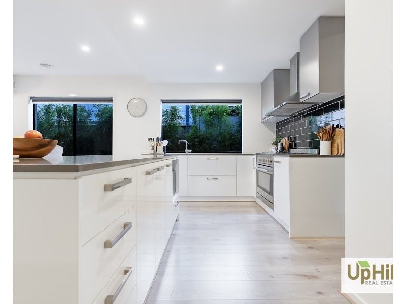 266 Heather Grove, Clyde North VIC 3978