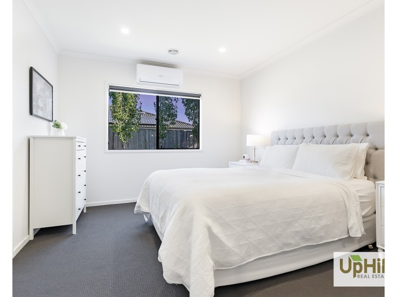 266 Heather Grove, Clyde North VIC 3978