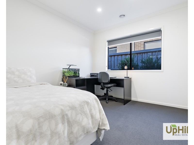 266 Heather Grove, Clyde North VIC 3978