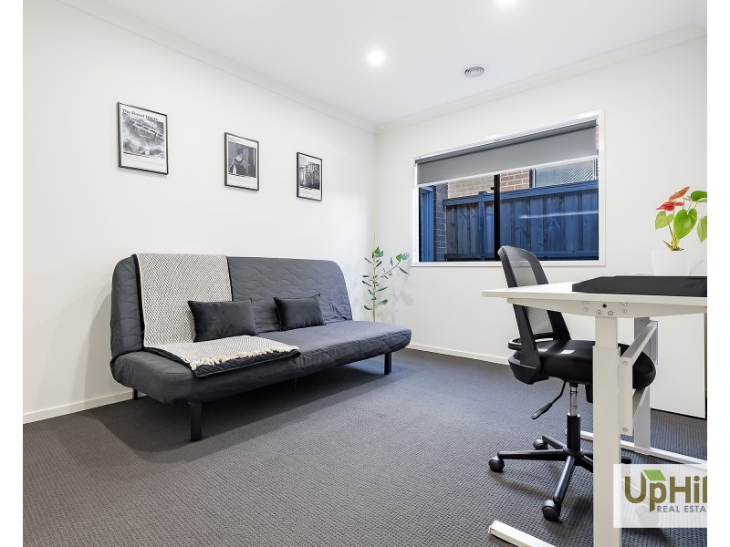 266 Heather Grove, Clyde North VIC 3978