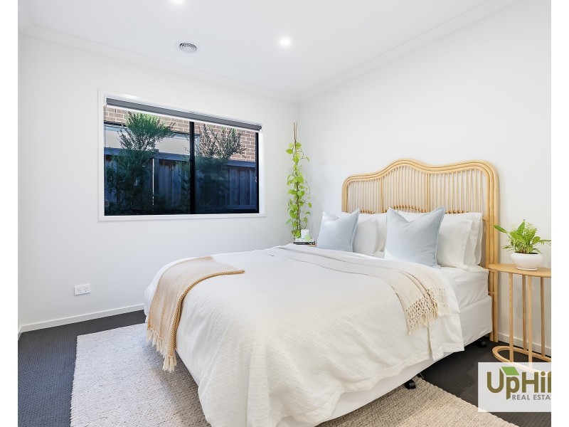 266 Heather Grove, Clyde North VIC 3978