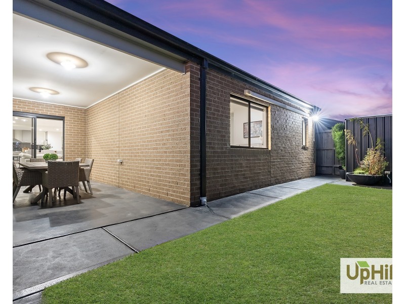 266 Heather Grove, Clyde North VIC 3978