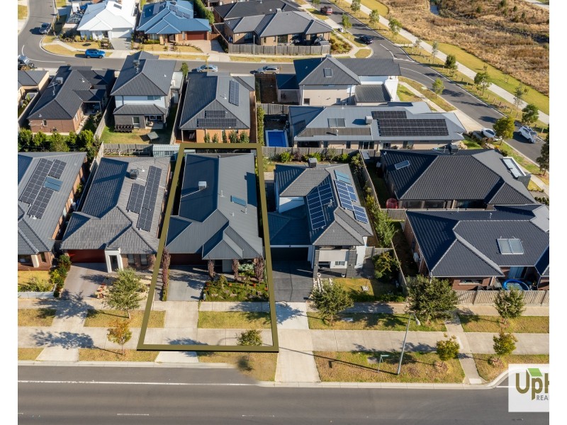 266 Heather Grove, Clyde North VIC 3978