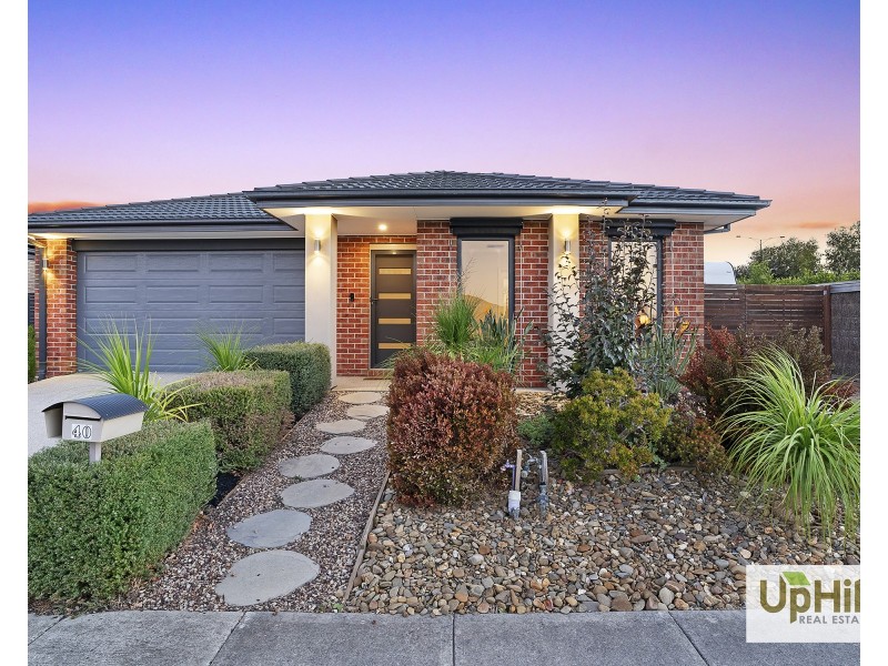 40 Belcam Circuit, Clyde North VIC 3978