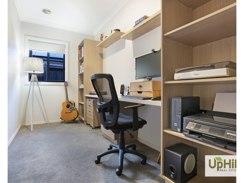 40 Belcam Circuit, Clyde North VIC 3978