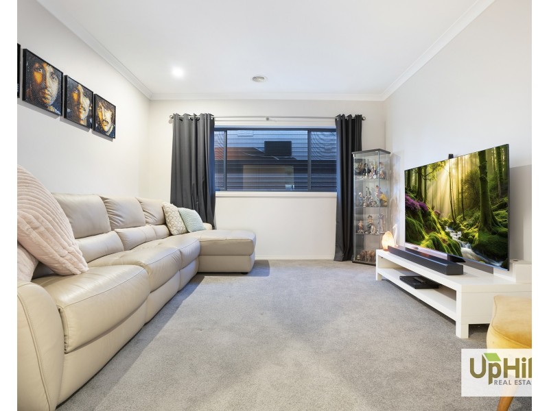 40 Belcam Circuit, Clyde North VIC 3978