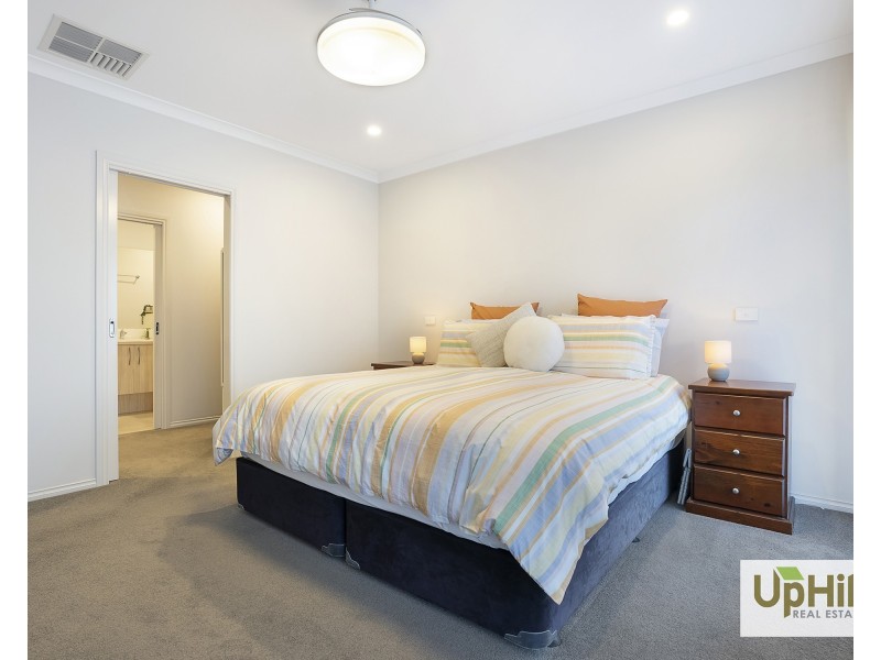 40 Belcam Circuit, Clyde North VIC 3978