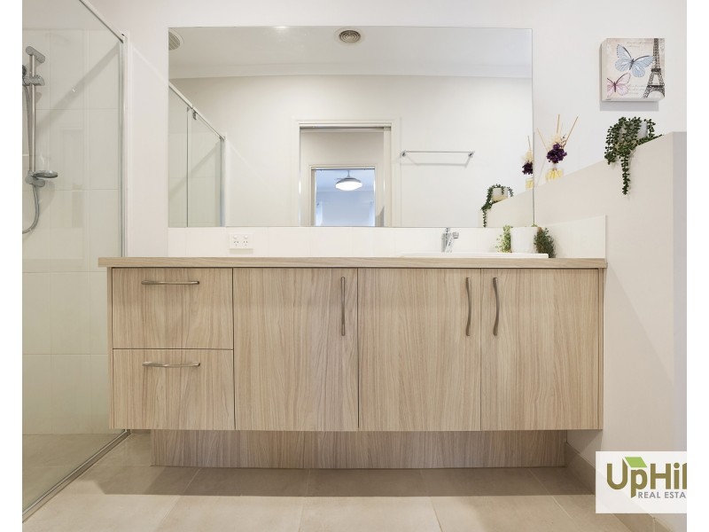 40 Belcam Circuit, Clyde North VIC 3978