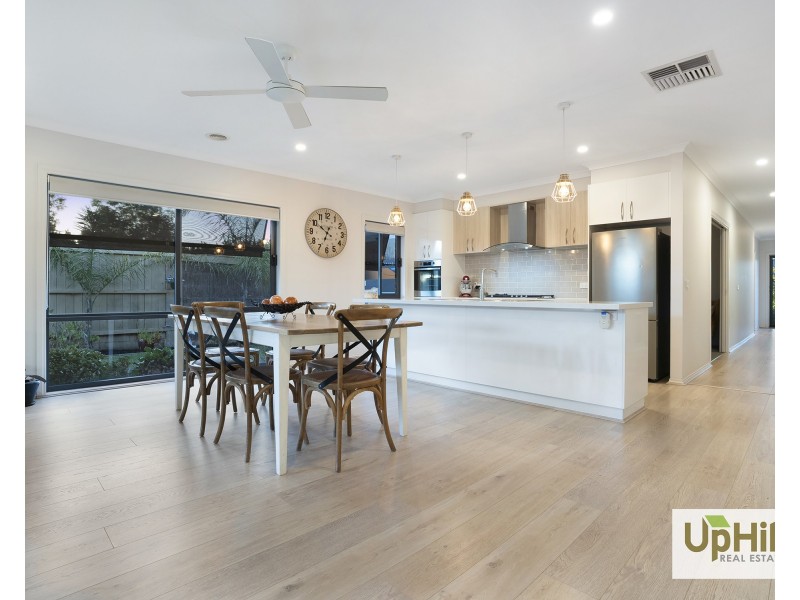 40 Belcam Circuit, Clyde North VIC 3978