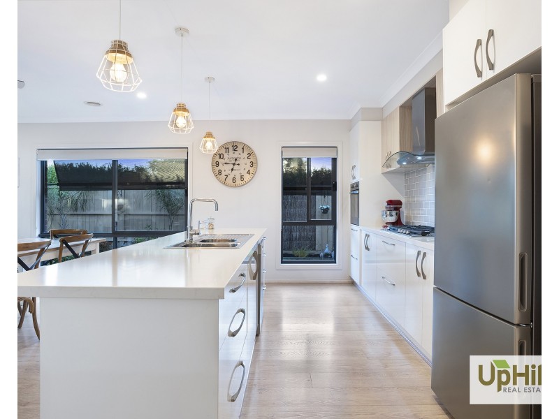 40 Belcam Circuit, Clyde North VIC 3978