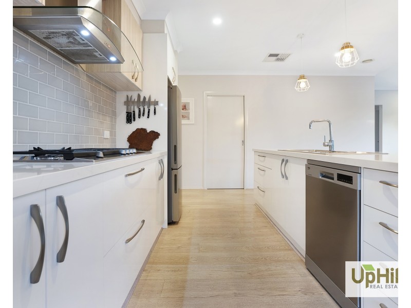 40 Belcam Circuit, Clyde North VIC 3978