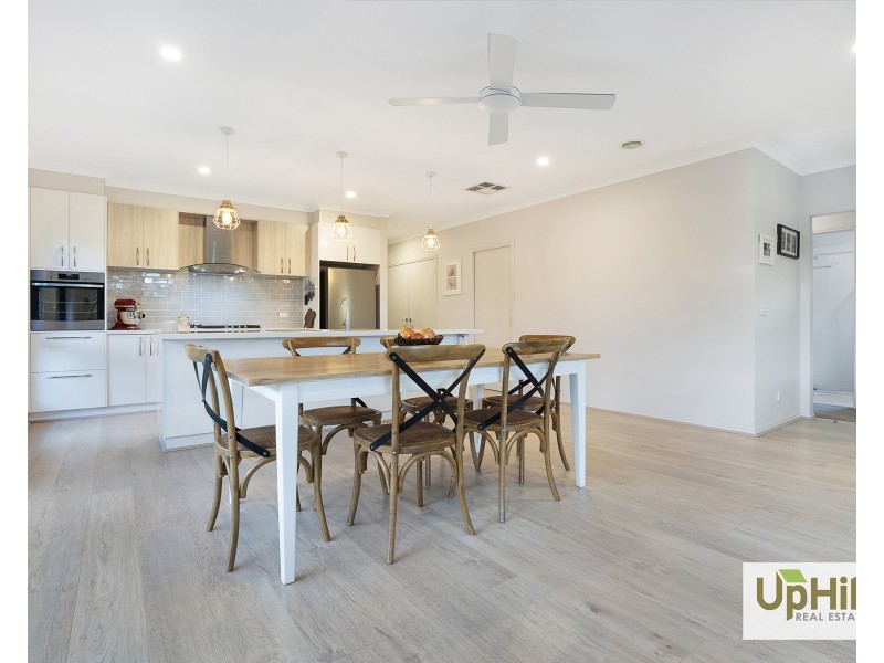 40 Belcam Circuit, Clyde North VIC 3978