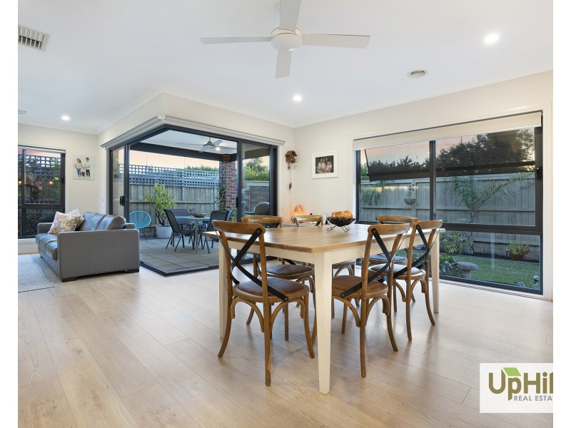 40 Belcam Circuit, Clyde North VIC 3978