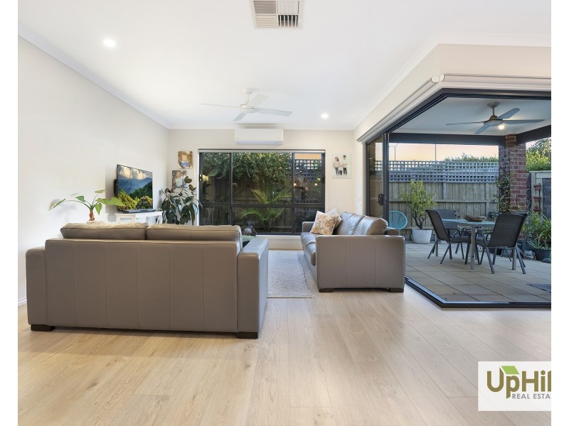 40 Belcam Circuit, Clyde North VIC 3978