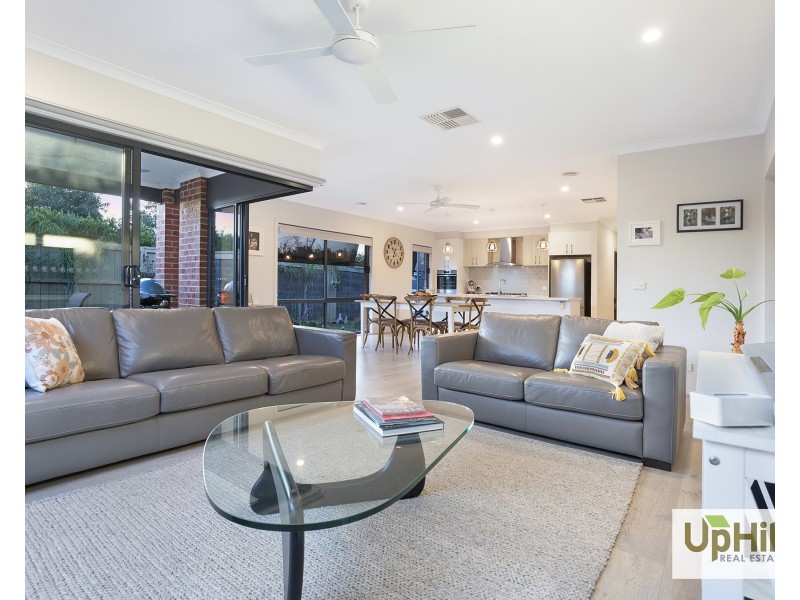 40 Belcam Circuit, Clyde North VIC 3978