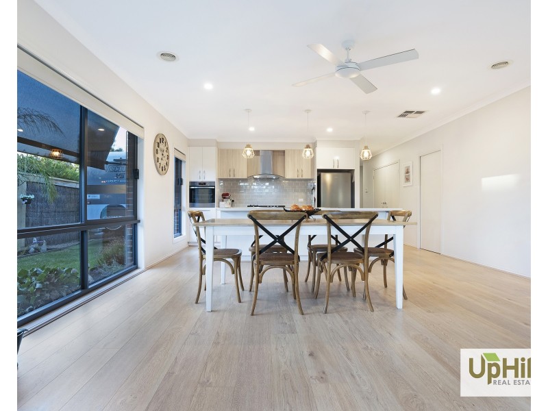 40 Belcam Circuit, Clyde North VIC 3978