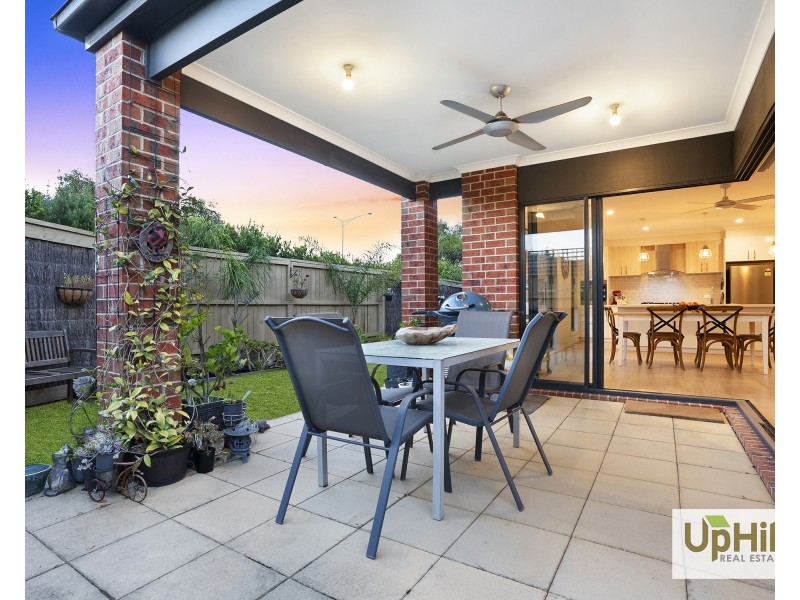 40 Belcam Circuit, Clyde North VIC 3978