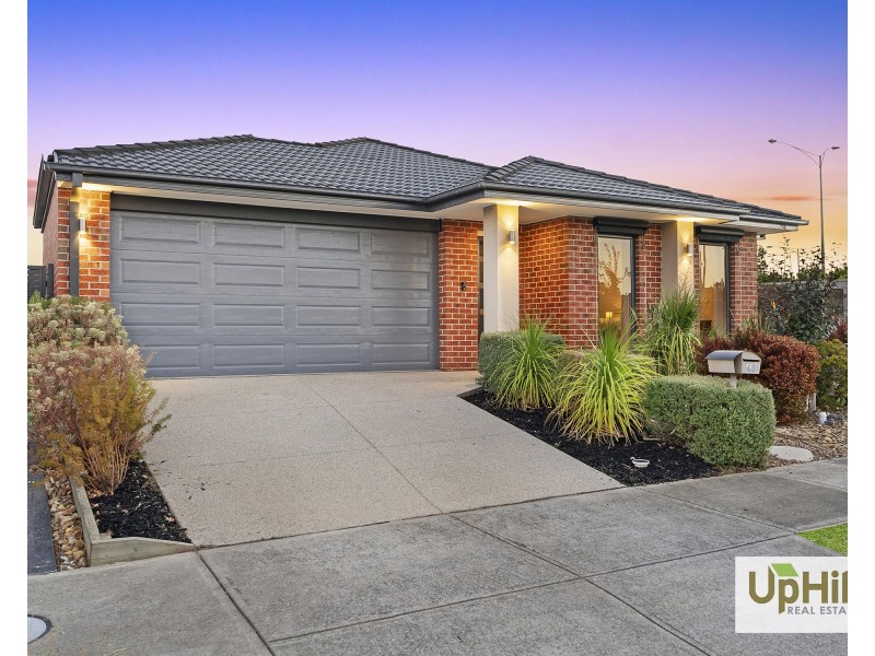 40 Belcam Circuit, Clyde North VIC 3978
