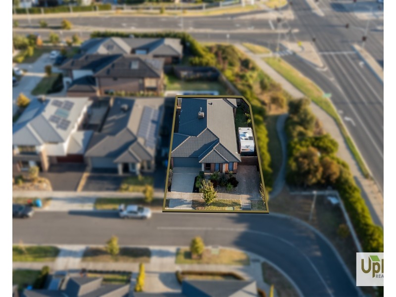 40 Belcam Circuit, Clyde North VIC 3978