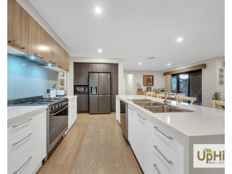 73 Bimberry Circuit, Clyde VIC 3978
