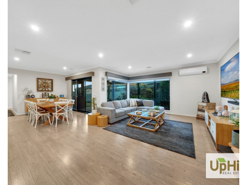 73 Bimberry Circuit, Clyde VIC 3978