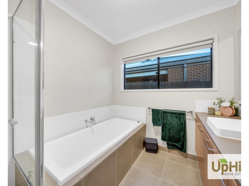73 Bimberry Circuit, Clyde VIC 3978