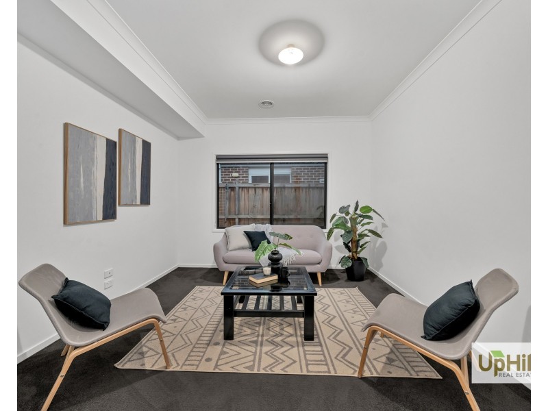 17 Gilcambon Way, Clyde North VIC 3978