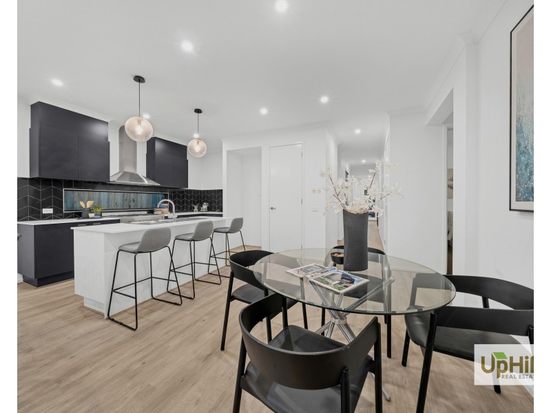 17 Gilcambon Way, Clyde North VIC 3978